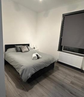 Burnley House | Modern 2 Bed near Turf Moor Football Stadium, Parks, Canal and Lake