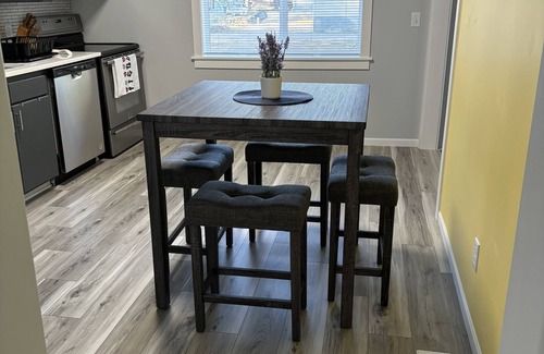 Lincoln House | Modern 2 Bedroom 1 Bathroom Home