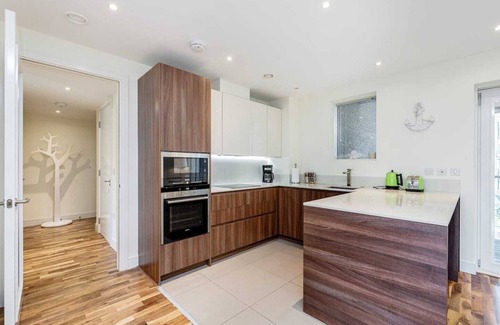 St. Mary's Park Apartment | *Modern 2 Bedroom 2 Bath Apartment- Riverside Location*