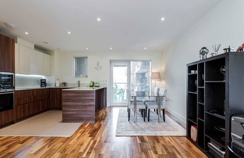 St. Mary's Park Apartment | *Modern 2 Bedroom 2 Bath Apartment- Riverside Location*