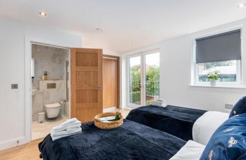 Leatherhead Apartment | Modern 2-Bedroom Apartment, Leatherhead, Sleeps 4