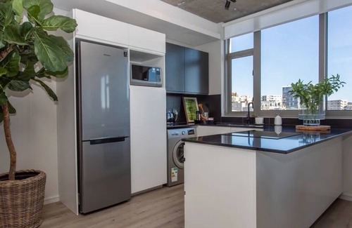 Cape Town City Centre Apartment | Modern 2-bedroom apartment with large teracce in delightful De Waterkant