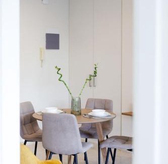Glyfada Apartment | Modern 2-Bedroom Apartment in Downtown Glyfada