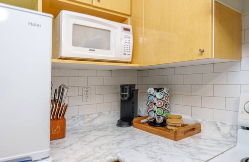 Belltown Condo | Modern 2 Bedroom Belltown Condo w/Free Parking