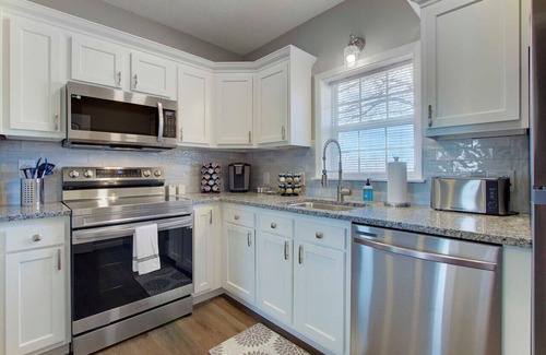 Vermilion Apartment | Modern 2 Bedroom Cottage in Vermilion Countryside