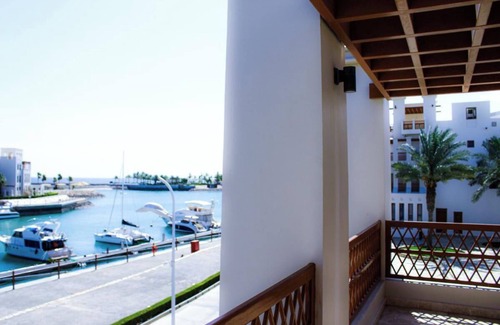 As Sifah Apartment | Modern 2-Bedroom with Marina Views