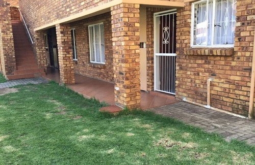 Kempton Park House | Modern 2 beds apartment 13km to OR Tambo Airport