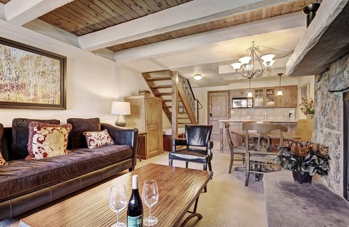 Vail Hotel | Modern 2 BR Condo Lodge at Vail, Walk to Gondola by RedAwning - Save 20% on 7+ Nights!