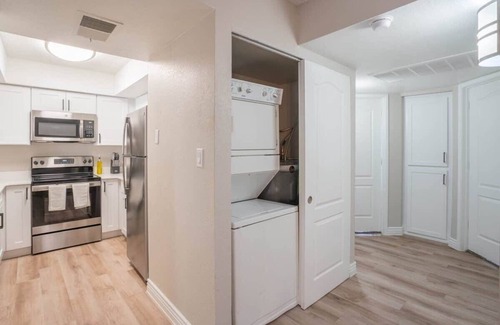 Cox Heights Apartment | Modern 2BD with Parking Gym Pool can Sleep 8