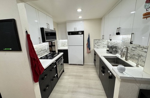 Santa Clara Condo | Modern 2BR/2BA in Santa Clara. Fully remodeled! Near Apple HQ and Kaiser.