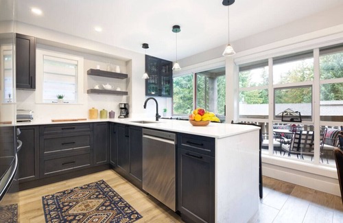 Upper Village House | Modern 2BR/2BA Townhouse: HotTub & Pvt Garage!