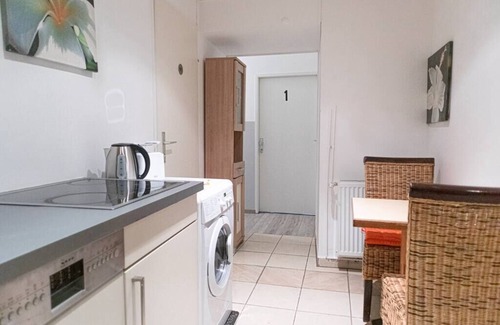 Wahring Apartment | Modern 2BR Apt. Perfect for Long and Short Stays