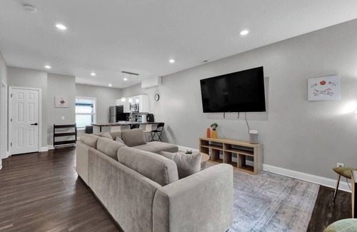 St. Joseph Apartment | Modern 2BR Apt, Pets + Laundry, Near Univ & Mosaic