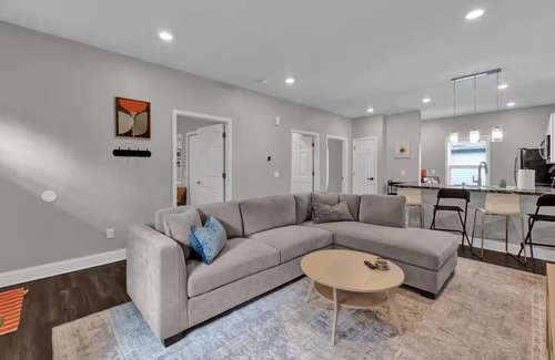 St. Joseph Apartment | Modern 2BR Apt, Pets + Laundry, Near Univ & Mosaic