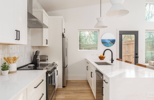 Edgewood House | Modern 2BR by Avie Luxury Properties | Near Mercedes Stadium, Emory, Steps to Marta!