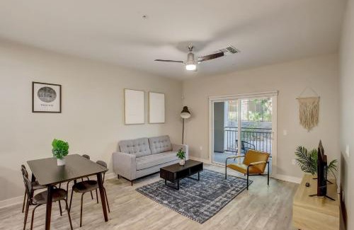 Tempe Apartment | Modern 2BR CozySuites on Town Lake waterfront 12