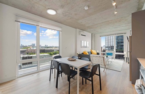 River North Apartment | Modern 2BR Retreat Near Old Town & Lincoln Park