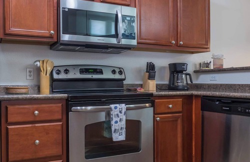 Deer Valley Condo | Modern 2BR Retreat with Pool, Gym & Balcony