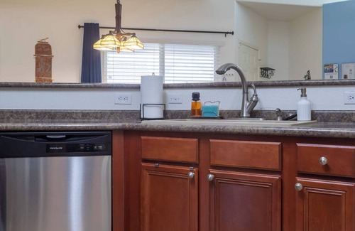 Deer Valley Condo | Modern 2BR Retreat with Pool, Gym & Balcony