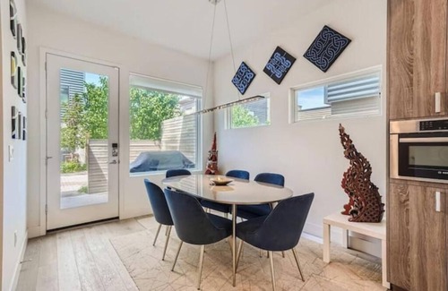 Glenwood Grove - North Iris House | Modern 3 BDR S'Park Boulder Townhome