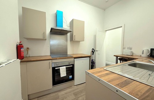 Bury House | Modern 3-Bed Apartment