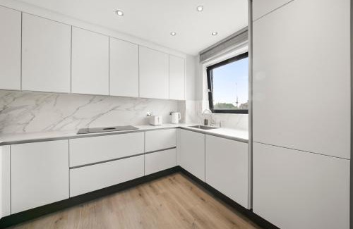 South Acton Apartment | Modern 3 Bed Apartment in Acton, Perfect for Business & Contractors with Free Parking!
