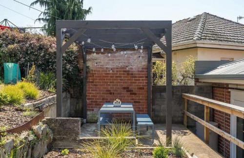 Burnie House | Modern 3-Bed Coastal Escape