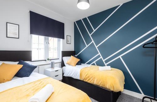 Ashford House | Modern 3 Bed House For 5- Central - Free Parking