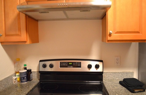 Albany Apartment | Modern 3-Bedroom 2 Bathroom 6 Beds Suite with AC, Perfect for Family and Work