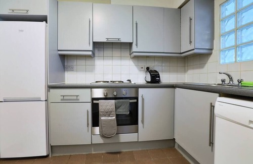 Islandbridge Apartment | Modern 3 bedroom apartment, with city river views!