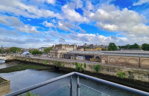 Islandbridge Apartment | Modern 3 bedroom apartment, with city river views!