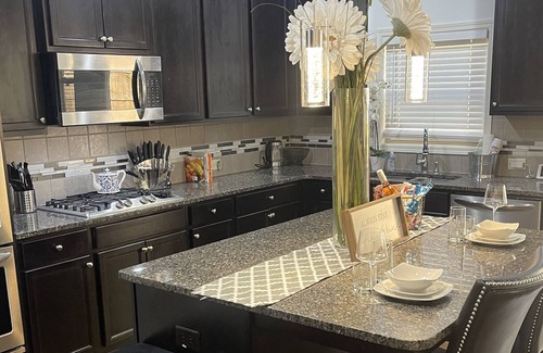 Cliftondale House | Modern 3 bedroom Atlanta Home near Airport