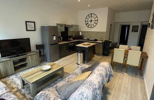 Excideuil Apartment | Modern 3 bedroom cottage