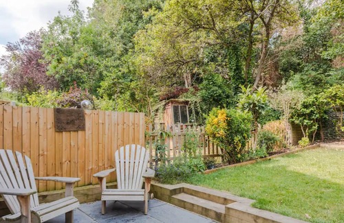 Peckham Rye House | Modern 3 Bedroom Home in Honor Oak beside Nature Reserve