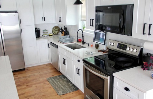 Lake Pocotopaug House | Modern 3 Bedroom Lake House- Close To Restaurants and Beach Access