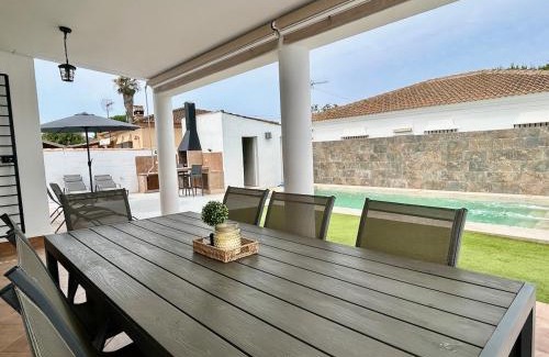 Chiclana de la Frontera House | Modern 3-Bedroom Villa with Private Pool & BBQ