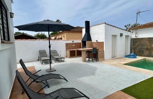 Chiclana de la Frontera House | Modern 3-Bedroom Villa with Private Pool & BBQ
