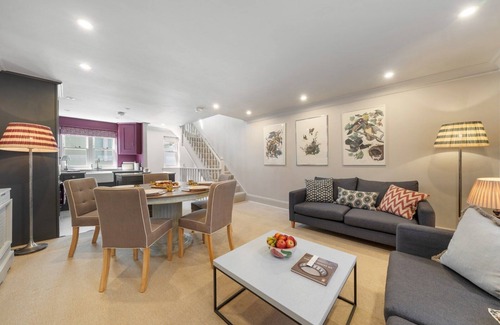 Vincent Square House | Modern 3-floor open plan townhouse with patio