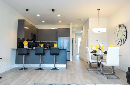 Four Corners House | Modern 3Bd Screened Pool at Serenity Resort 17322