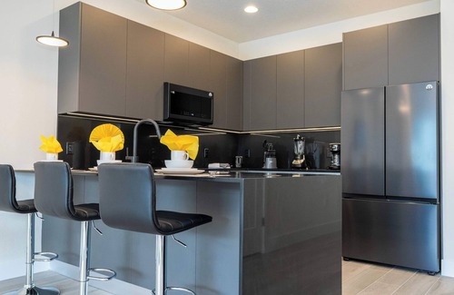 Four Corners House | Modern 3Bd Screened Pool at Serenity Resort 17322