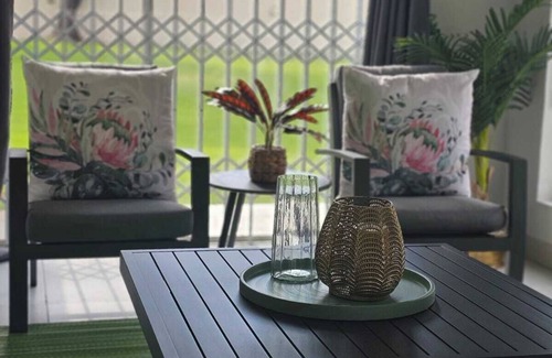 Kempton Park House | Modern 3bed House - Johannesburg Airport - In Security Complex with Pool