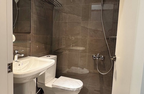 Gushan District Apartment | Modern 3BR/2BA High Floor Apartment w/AC & Wi-Fi near Kaohsiung Art Museum