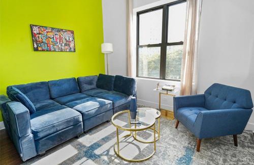 Near South Side Apartment | Modern 3BR 420-Friendly Unit Near McCormick Place, Soldier Field and Lakefront Trail