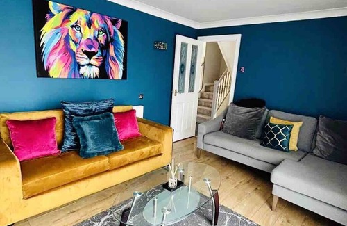 Stevenage House | Modern 3BR Contractor House w/Free Parking & Wifi