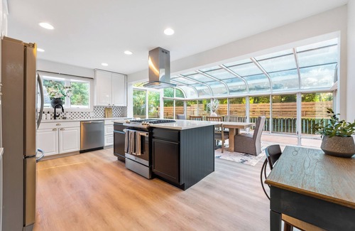 Elmhurst House | Modern 3BR Family Retreat , Close to O’Hare & Downtown. Pet-Friendly!