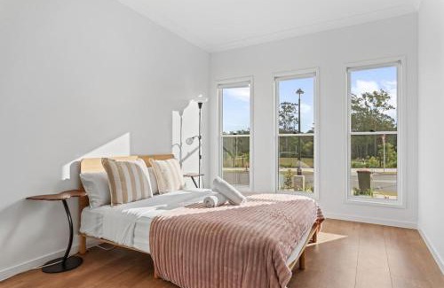 Park Ridge House | Modern 3BR Home in Peaceful Park Ridge Estate