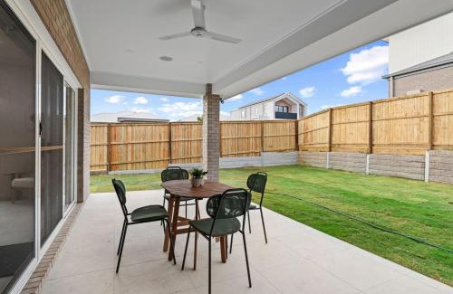 Park Ridge House | Modern 3BR Home in Peaceful Park Ridge Estate