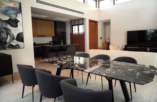 Si Sunthon House | Modern 3BR Loft II Villa Private Pool Botanica