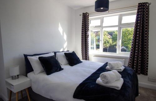 Grantham House | Modern 3BR near Grantham Town, WiFi, Parking