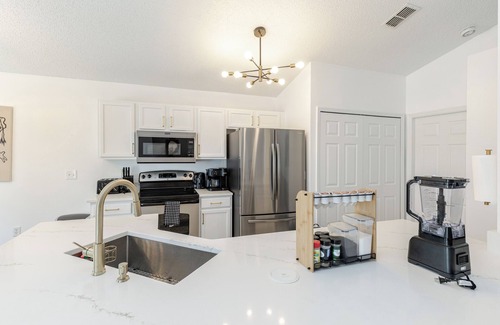 Westridge Villa | Modern 3BR Orlando Villa, Heated Pool & BBQ, 14 Miles to Disney